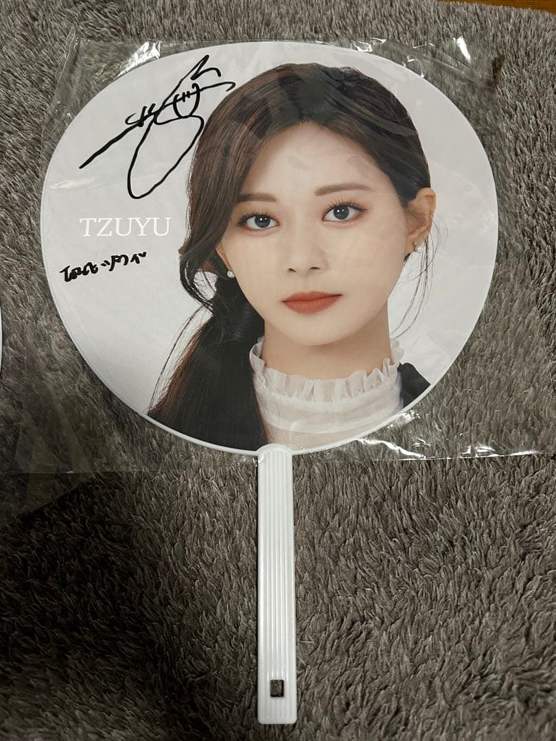 TWICE 直筆サインうちわツウィ「土日限定価格」