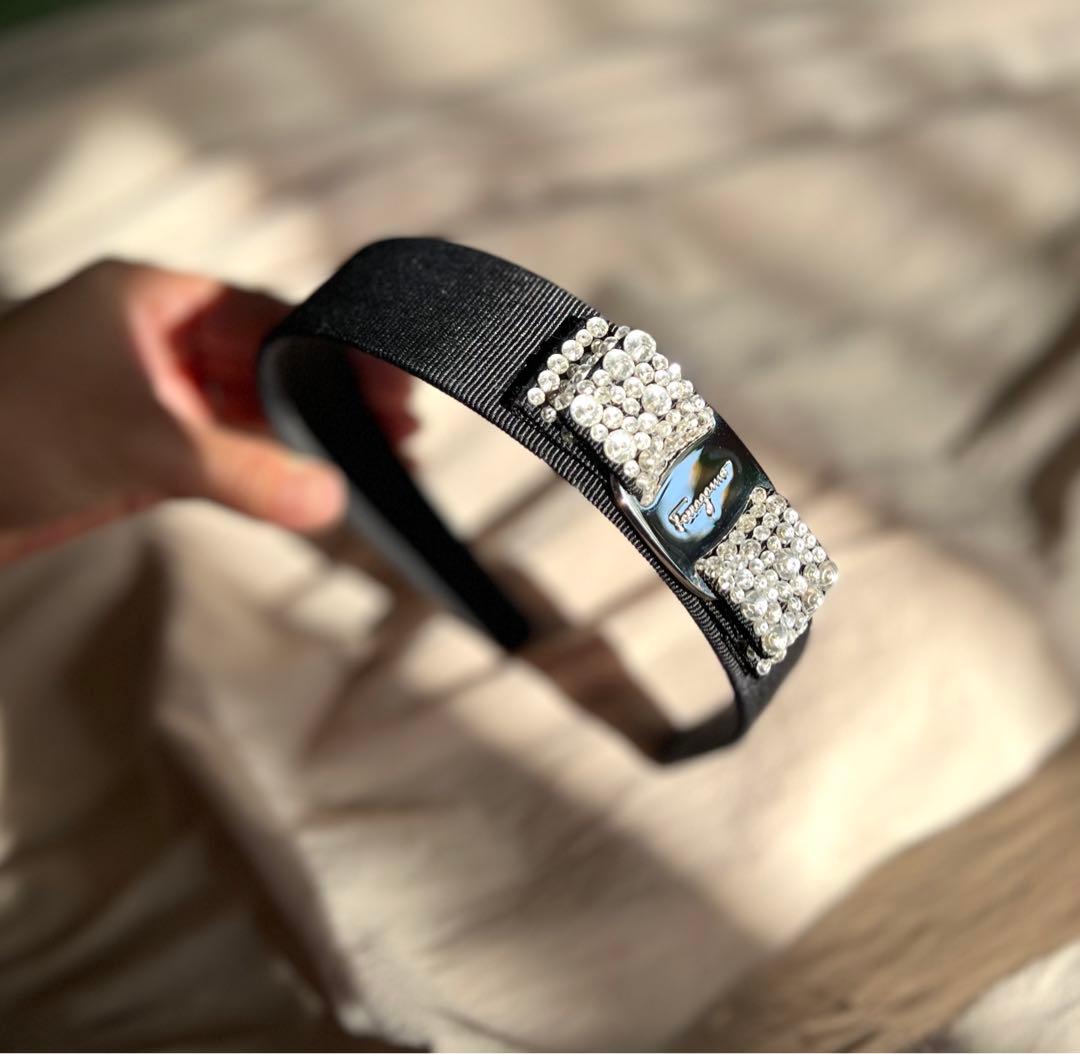 Ferragamo ブラックカチューシャ クリスタル装飾　リボン　フェラガモ