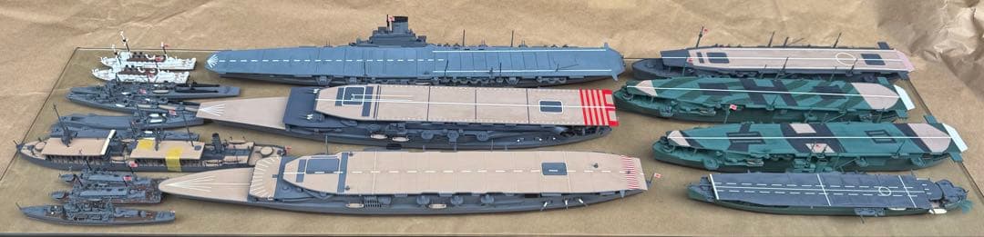 TYPE-B 戦艦、空母プラモデル　完成品　ガラスショーケース付き！