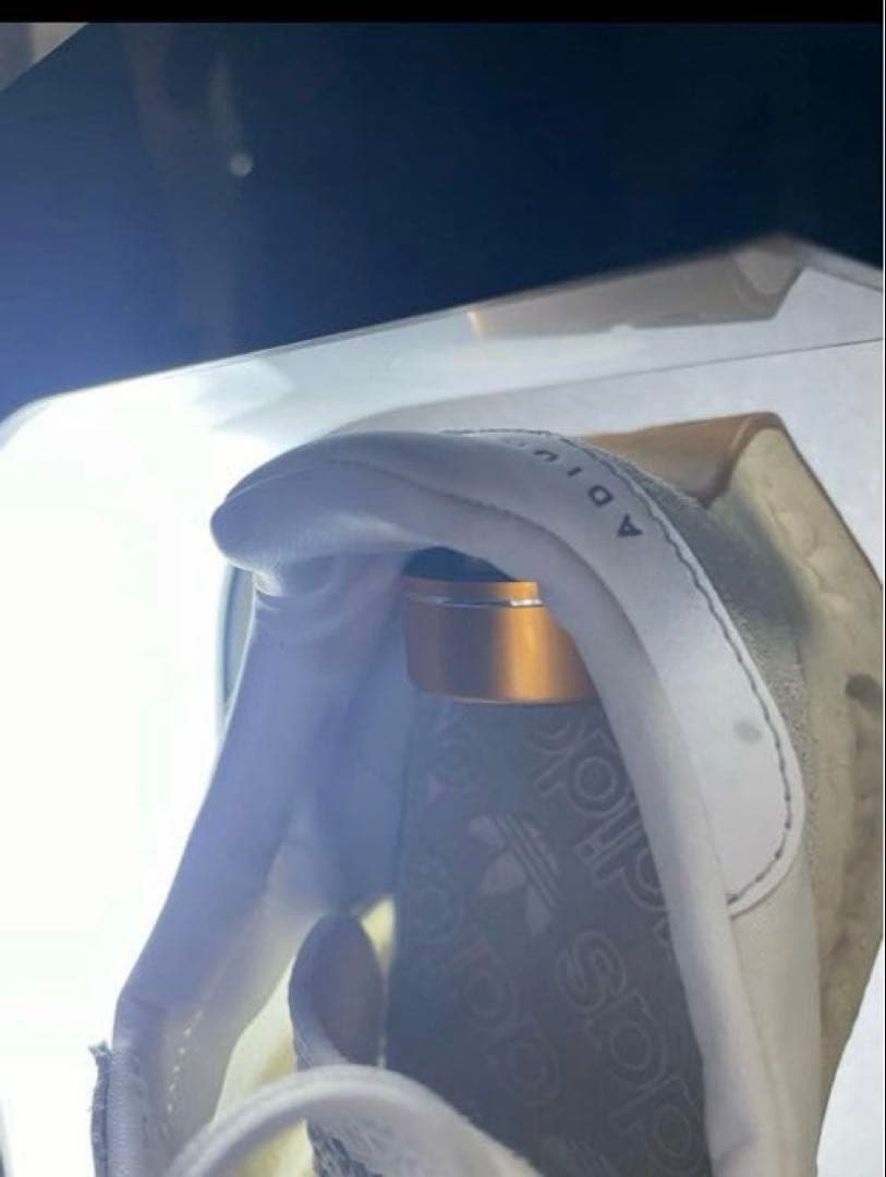 フローティングLED スニーカー