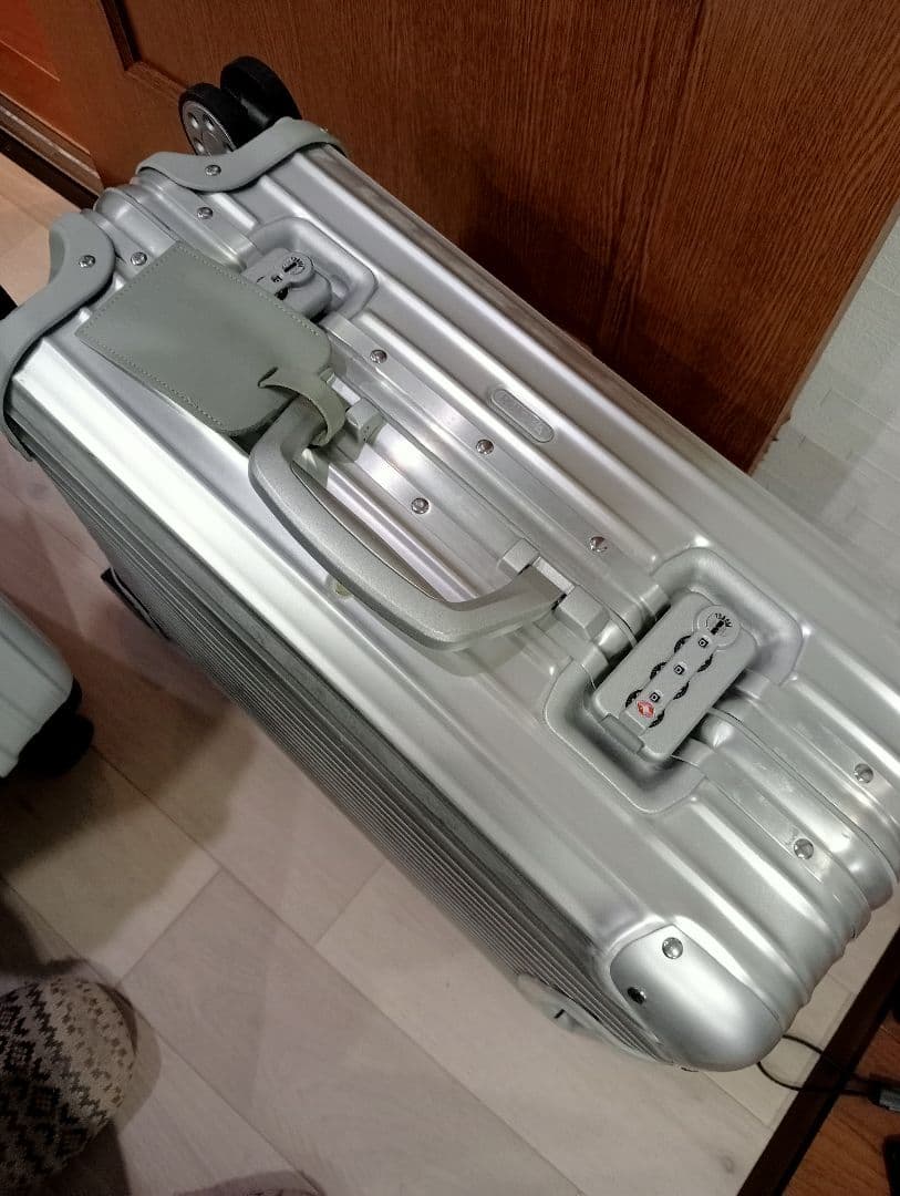 リモワスーツケース東京丸ノ内店購入