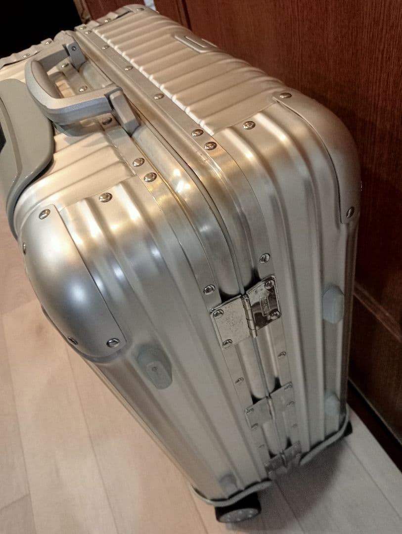 リモワスーツケース東京丸ノ内店購入