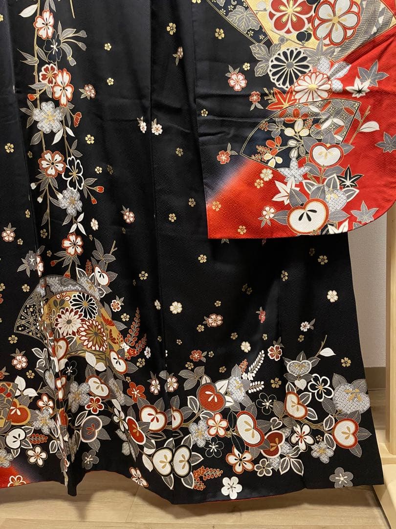 E 美品 豪華な花々模様 金彩 黒×赤 正絹 袷 振袖 着物 成人式 K9