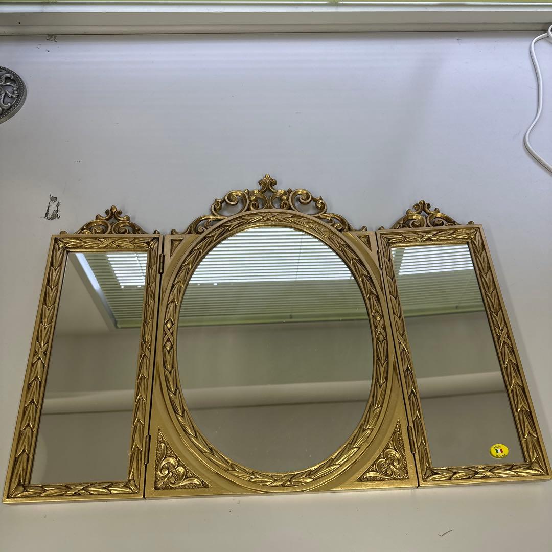 装飾的なゴールド三面鏡