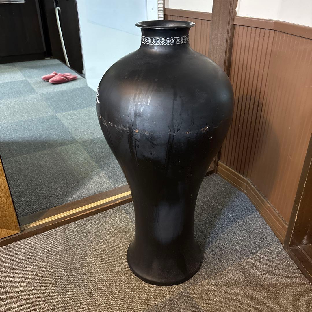 黒色の龍装飾漆器花瓶