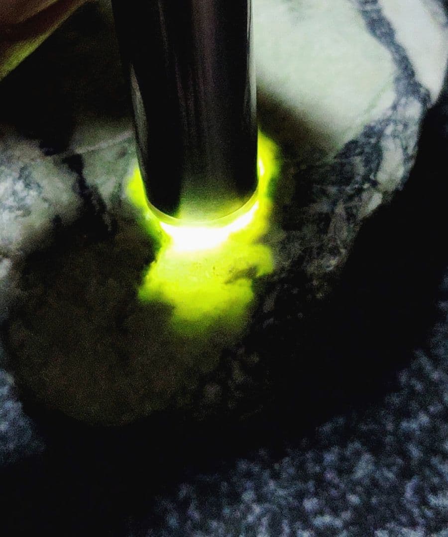 ★翡翠原石★糸魚川硬玉【姫川河口・川ズレ・カット702ｇ】