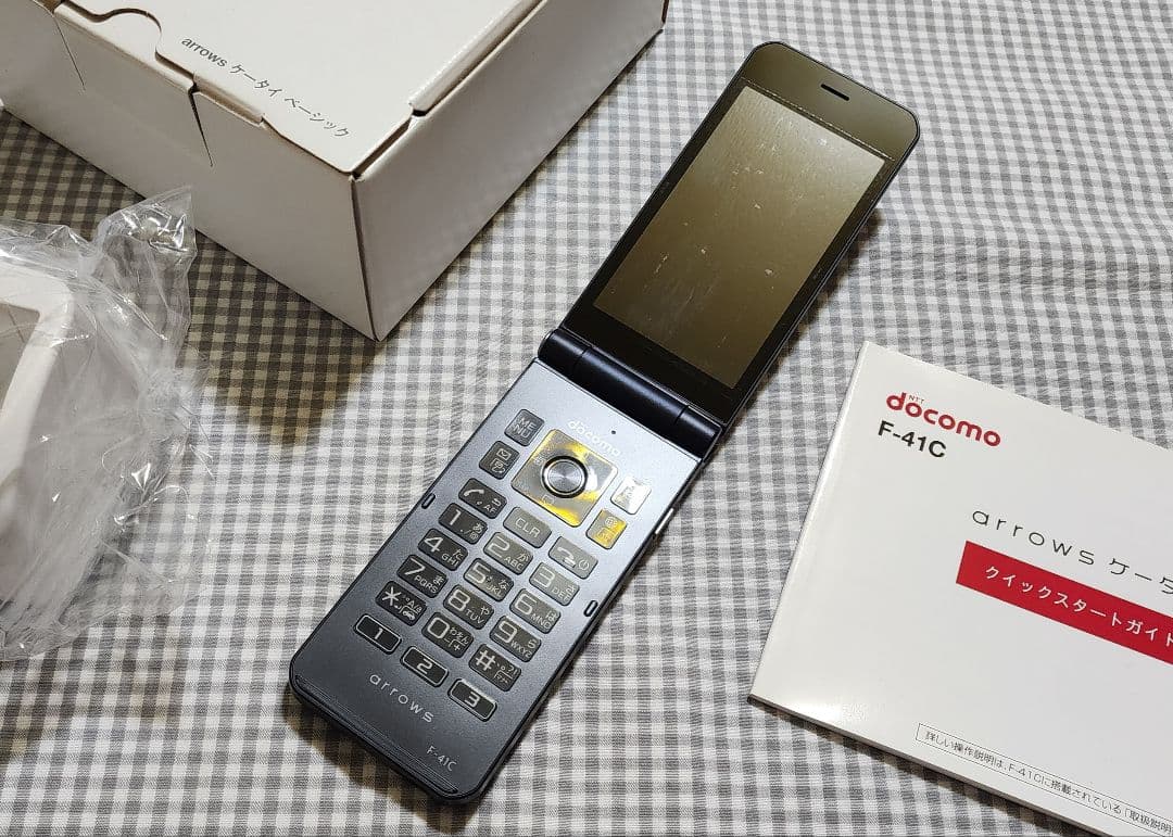docomo F-41C 折りたたみ式携帯電話 本体 arrows