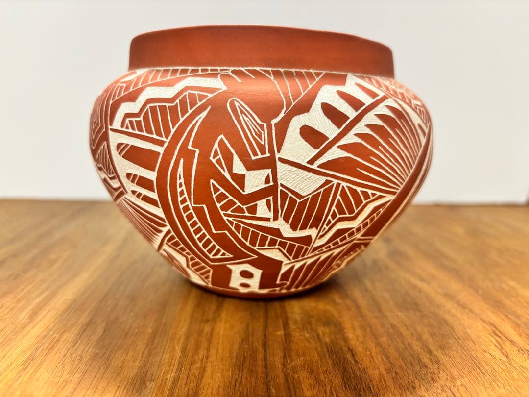 アコマ族◇A. Concho作 ココペリ模様 ハンドメイド陶器 赤土ボウル