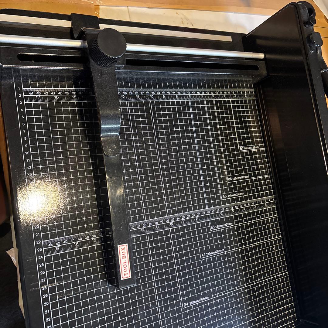 裁断機 A4対応 ブラック グリッド付き