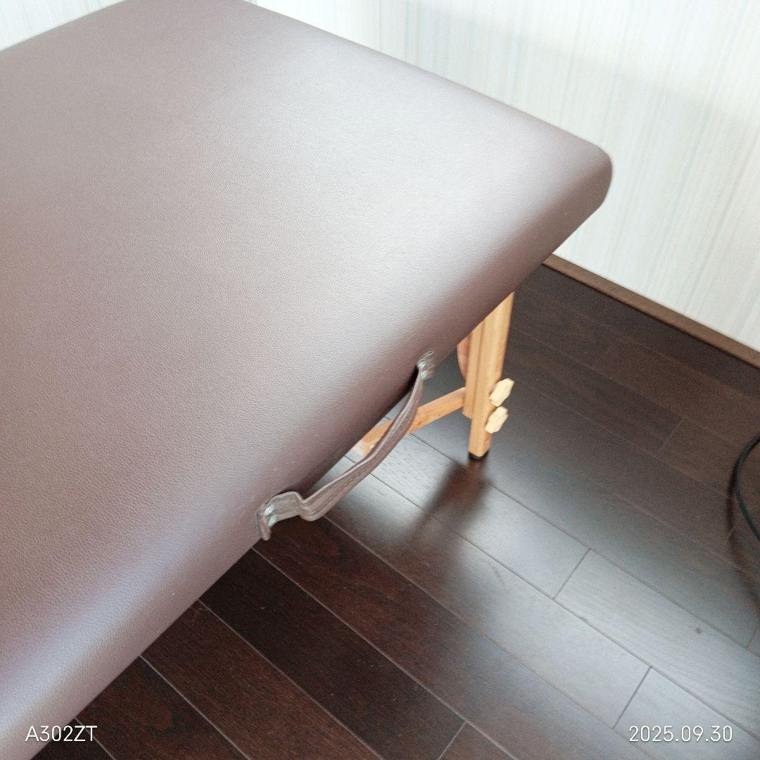 軽量 折りたたみ木製マッサージベッド　ブラウン