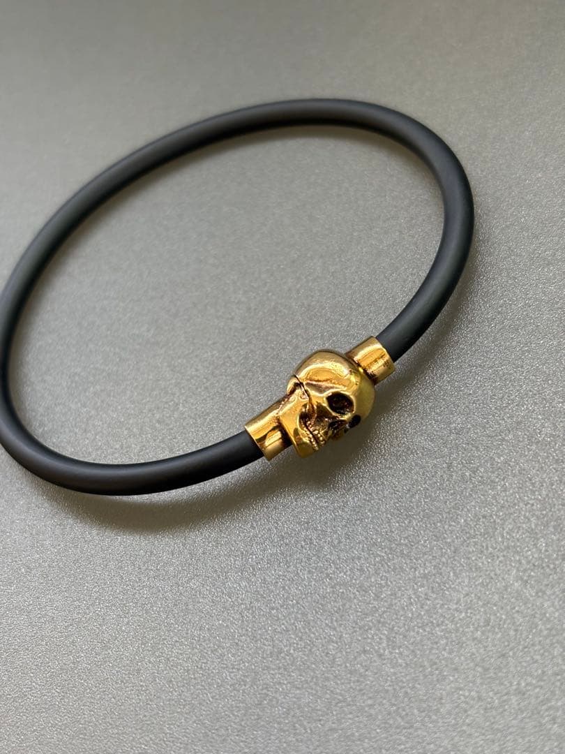 アクセサリー ALEXANDER MCQUEEN RUBBERCORDSKULLNo.503