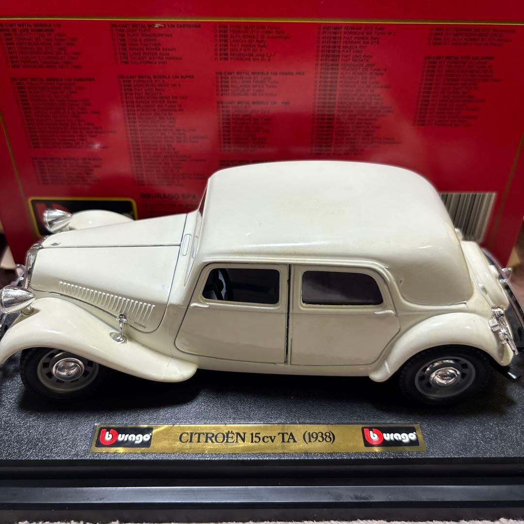 ブラーゴ社シトロエン15cv TAダイキャストメタルモデル　1/24 アイボリー