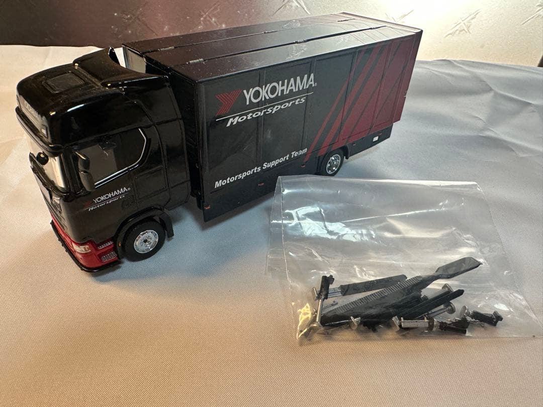 新品未使用　MC64 スカニア　ヨコハマタイヤ　1/64