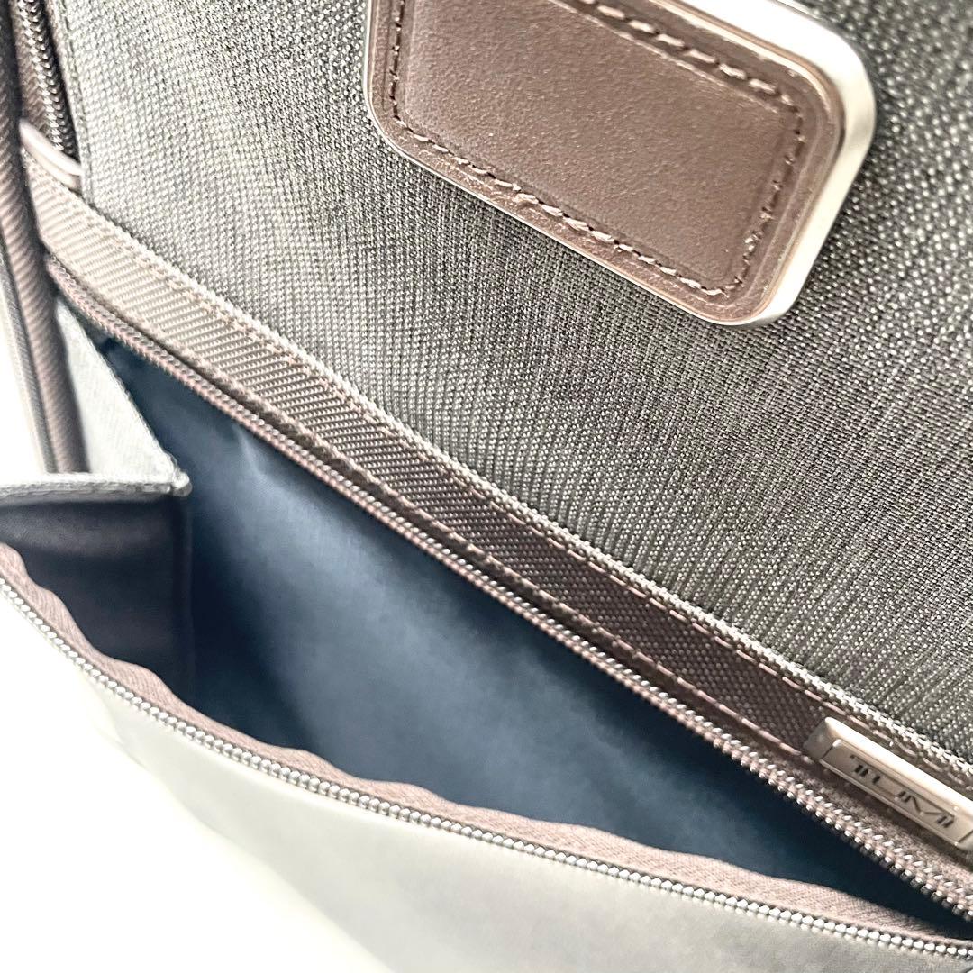 【極美品】トゥミ ALPHA3 インターナショナル デュアル アクセス 4輪