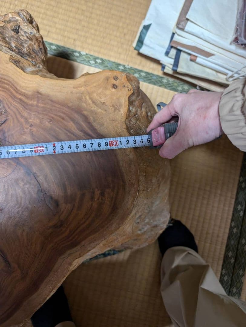 無垢材 自然形状の座卓ケヤキ