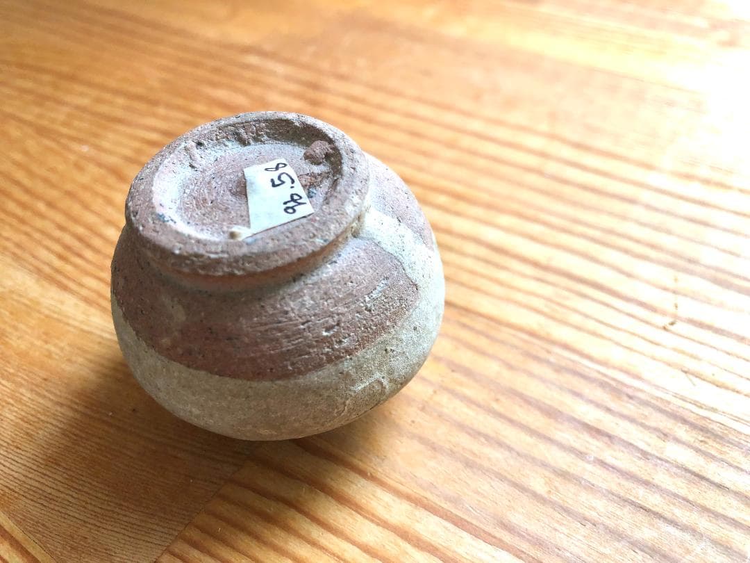 【タイ・骨董】宋胡録（スンコロク) 白灰釉 小壺（1301年~1600年）