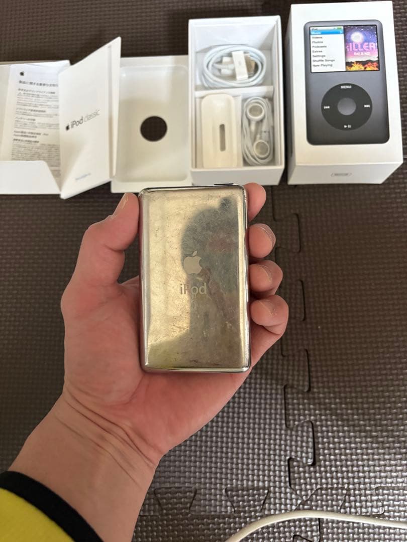 iPod Classic 160GB 本体と付属品