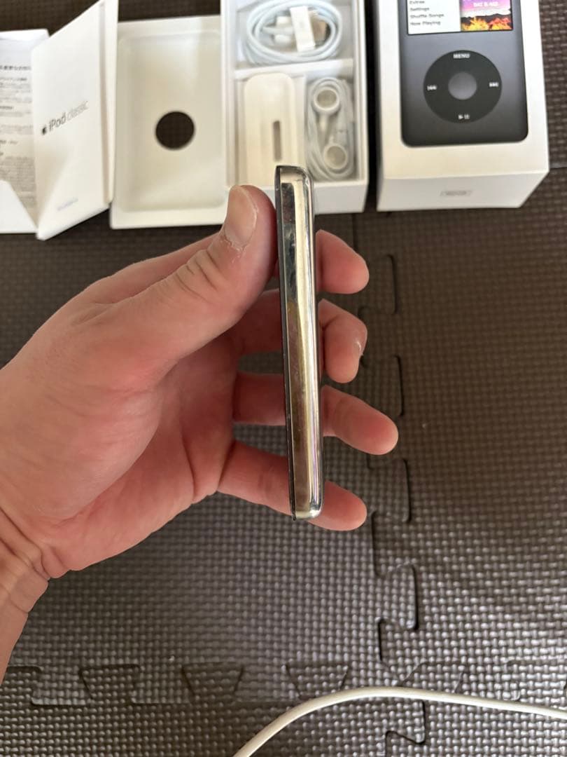 iPod Classic 160GB 本体と付属品
