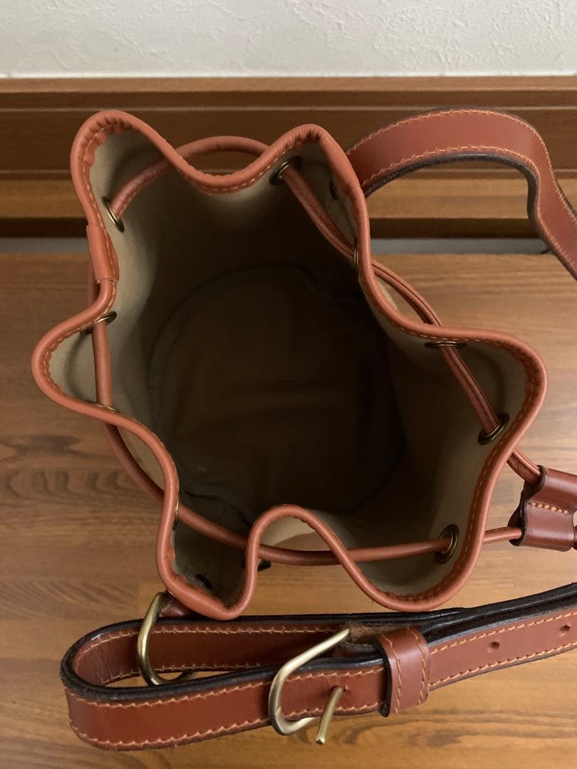 Brady ベージュ 巾着型ショルダーバッグ