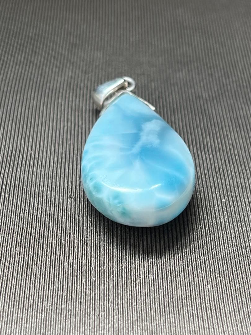 天然石☆品質良し！ラリマーしずく型ペンダントトップ☆透けるブルー＆模様が美しい！