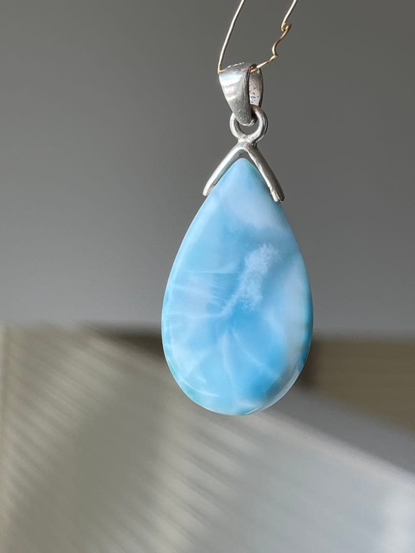天然石☆品質良し！ラリマーしずく型ペンダントトップ☆透けるブルー＆模様が美しい！
