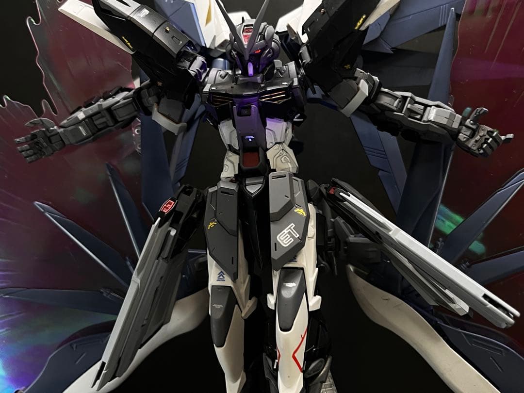 ガンプラ　全塗装完成品　MG ガンダムアストレイ