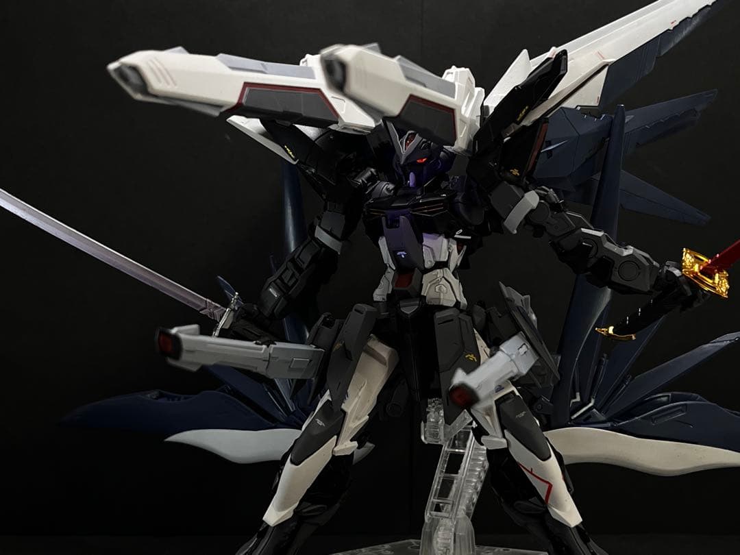 ガンプラ　全塗装完成品　MG ガンダムアストレイ
