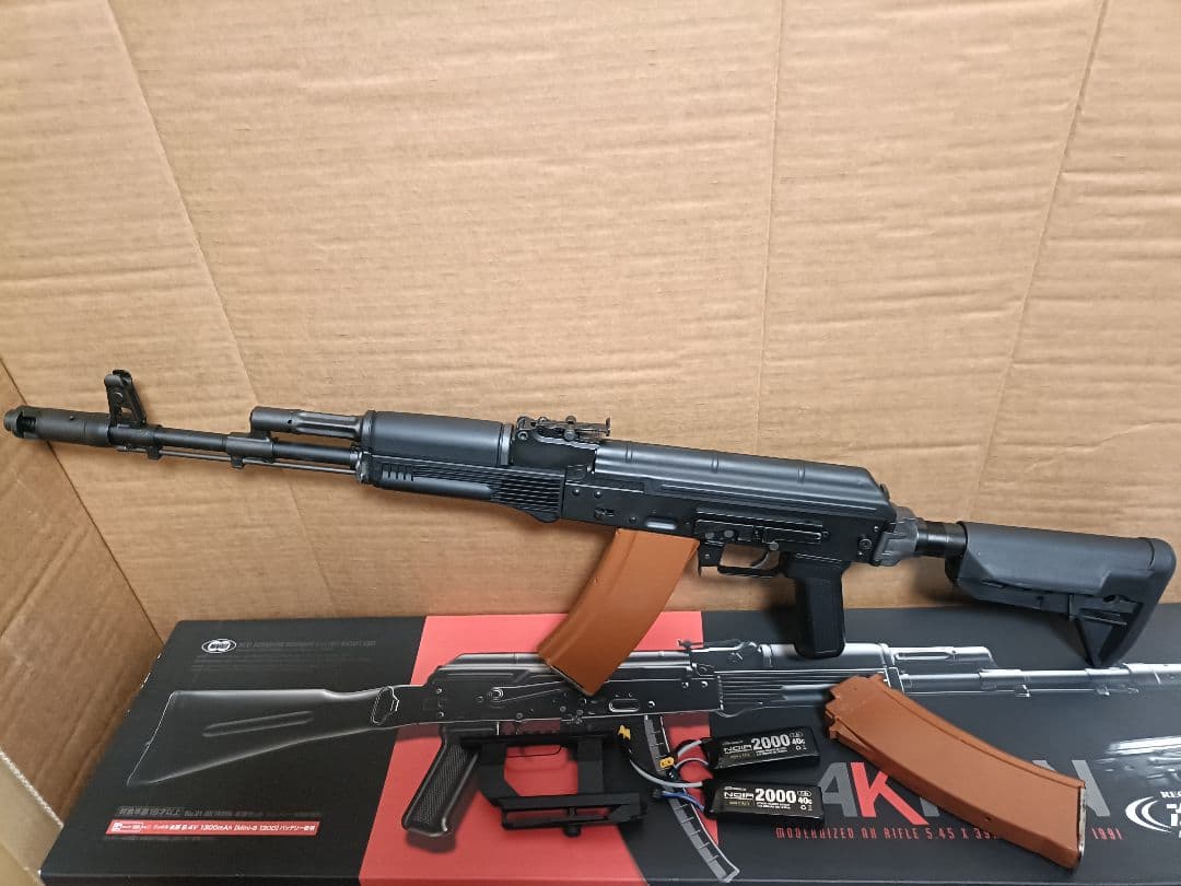 ト*ド様 東京マルイ 次世代電動ガン AK74MN　マガジン　サイドレール　リポ