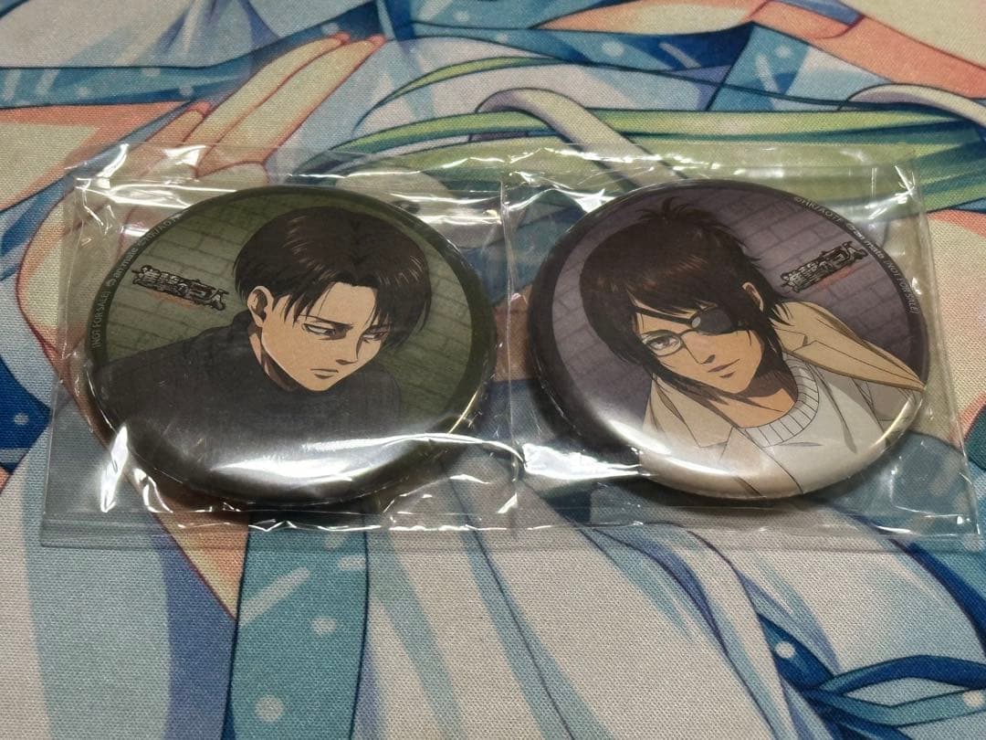 進撃の巨人　リヴァイ　ハンジ　アニメイト　缶バッジ　Blu-ray