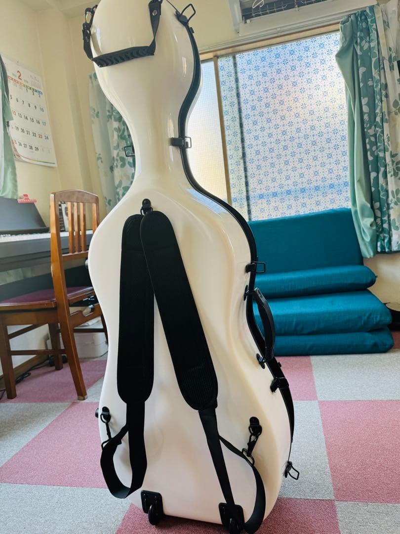 チェロのハードケース 1/4～1/2サイズ調整可能 超軽い 希少な自家用