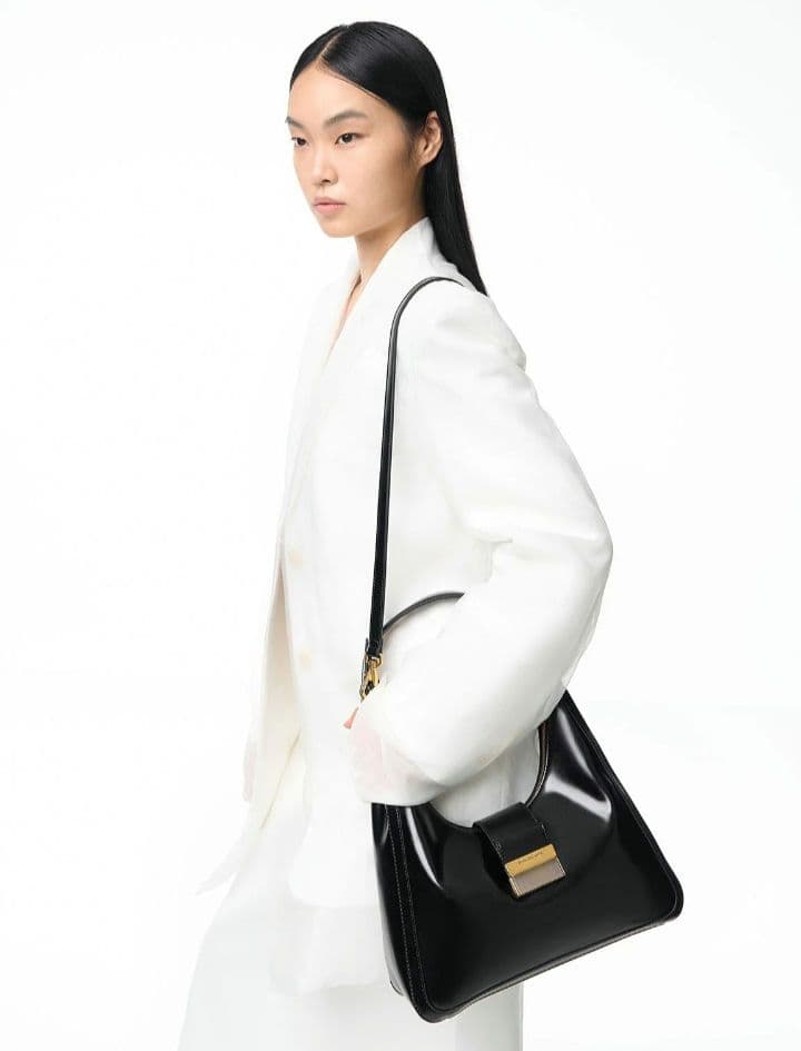 CHARLES & KEITH　 シャーロット ホーボーバッグ 　ブラック