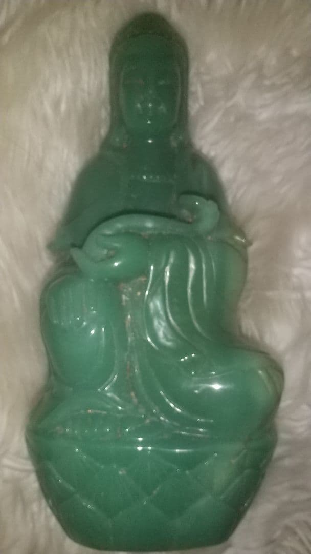 インド翡翠の仏像