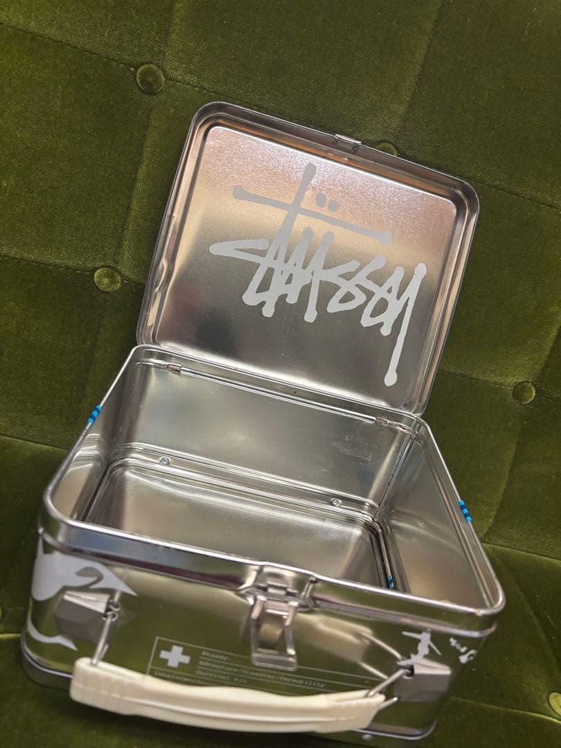 stussy　缶ケース&ステッカー サビ有り