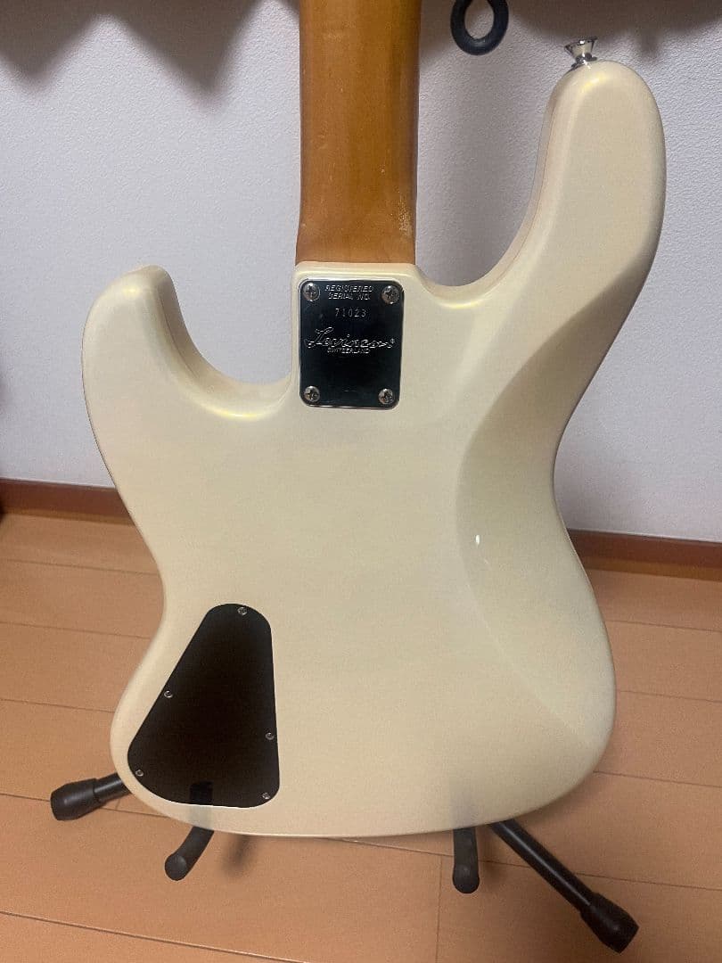 Blade Levinson ベース