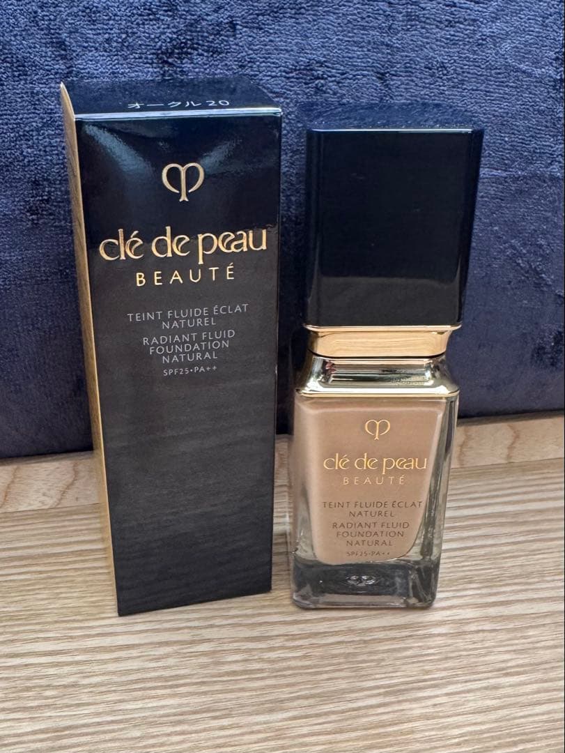 クレドポーボーテ タンフリュイドエクラ オークル20