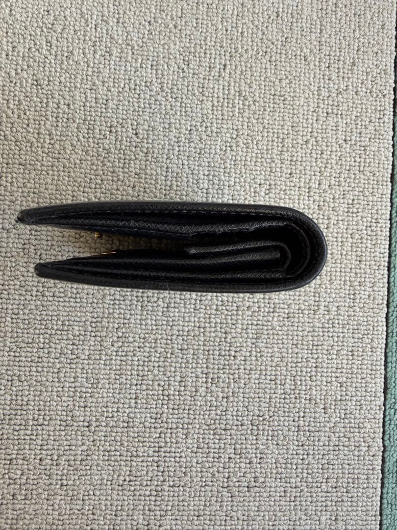 PRADA 二つ折り財布