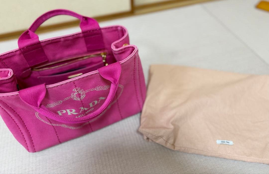 PRADA カナパ　ピンク ショルダーバッグ 肩ベルト　証明カードつけ