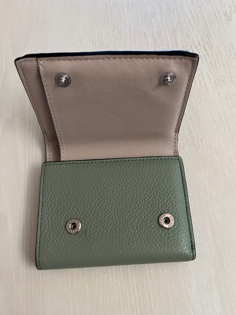 LOEWE(ロエベ) グリーン　三つ折り財布