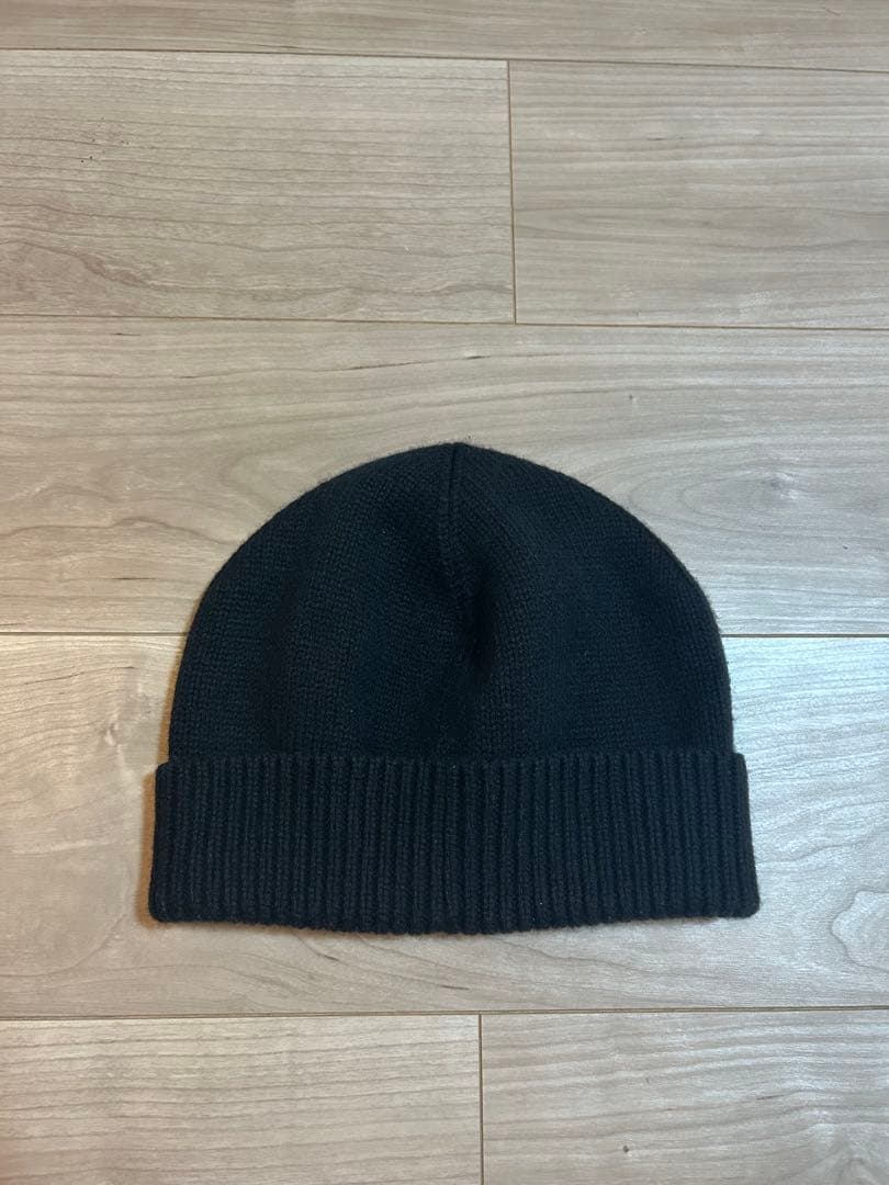 セリーヌ　CELINEニット帽　テテ着用　BTS