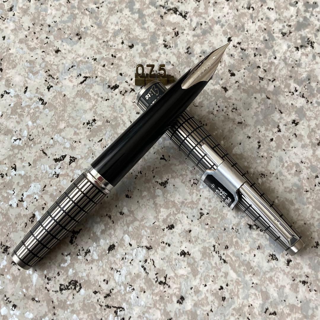 #075 未使用品 万年筆 パイロット PILOT 全格子 18k