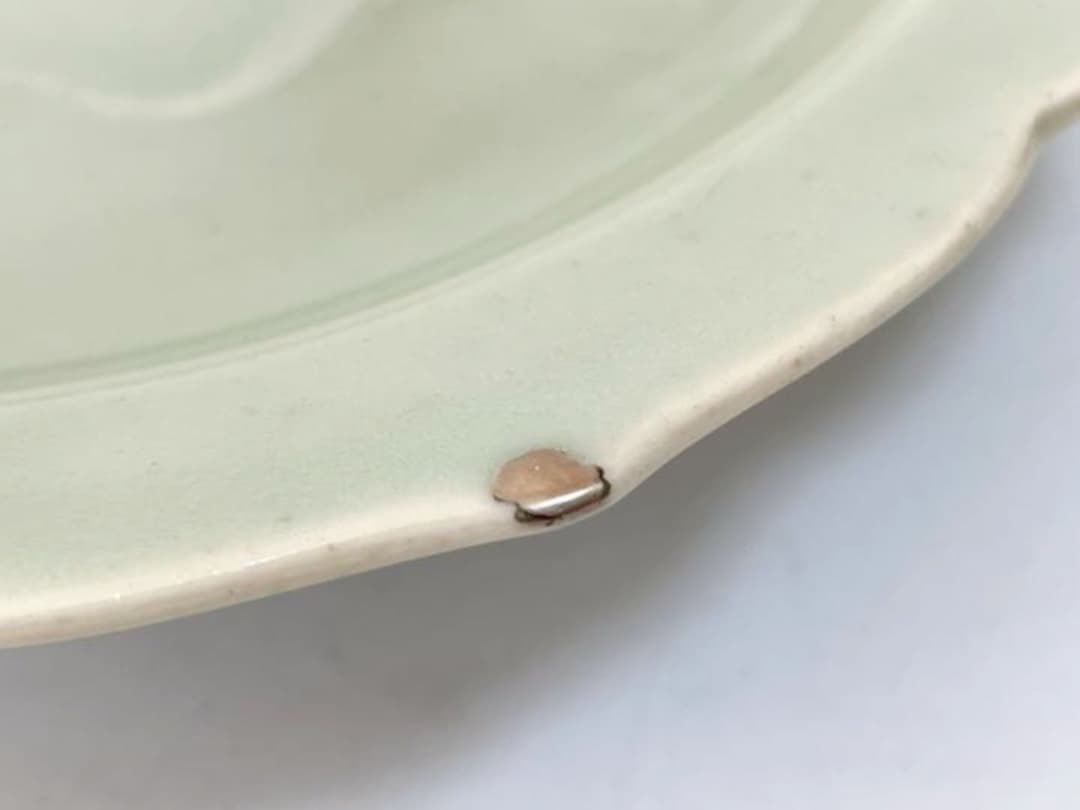 骨董　青磁　印刻雲龍文様　輪花縁　皿　鍋島青磁　古九谷青磁　柿右衛門青磁　辰年