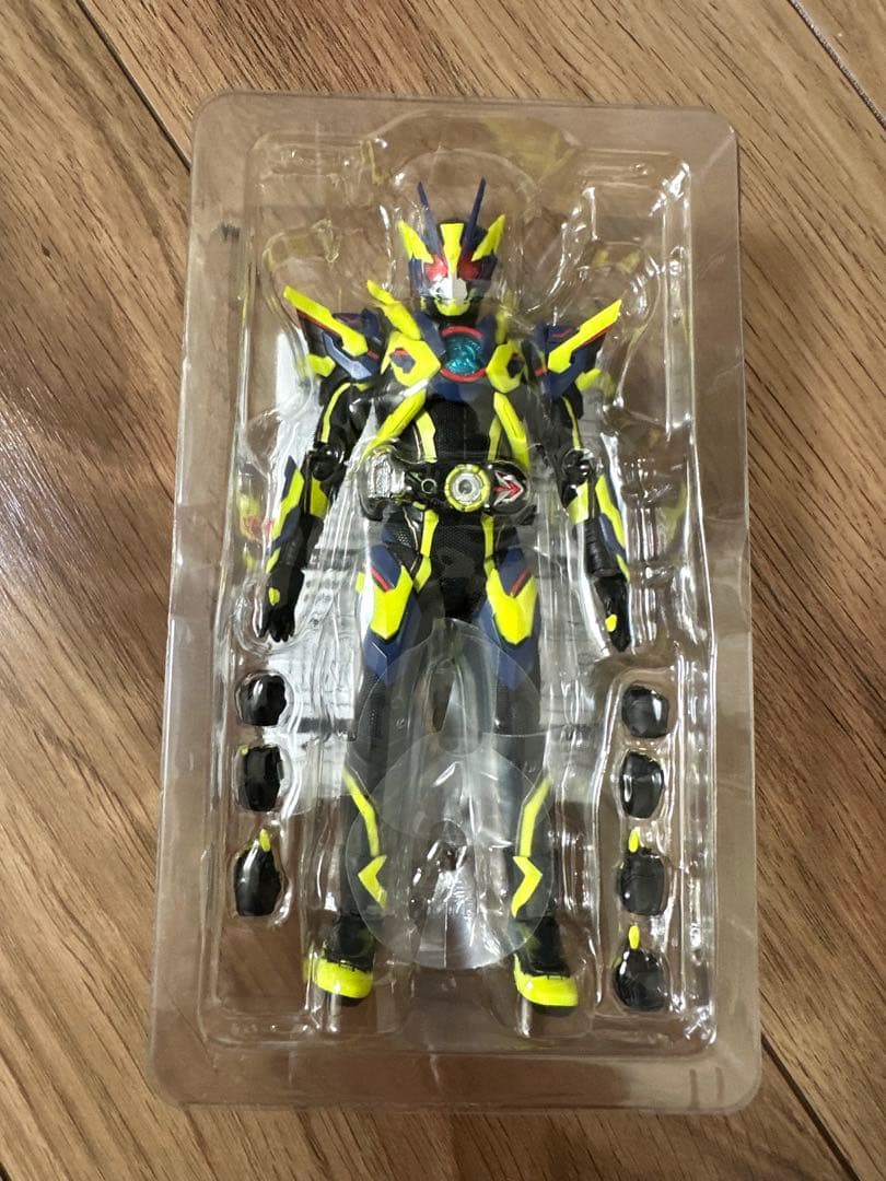 SHフィギュアーツ 仮面ライダーゼロワン シャイニングアサルトポッパー