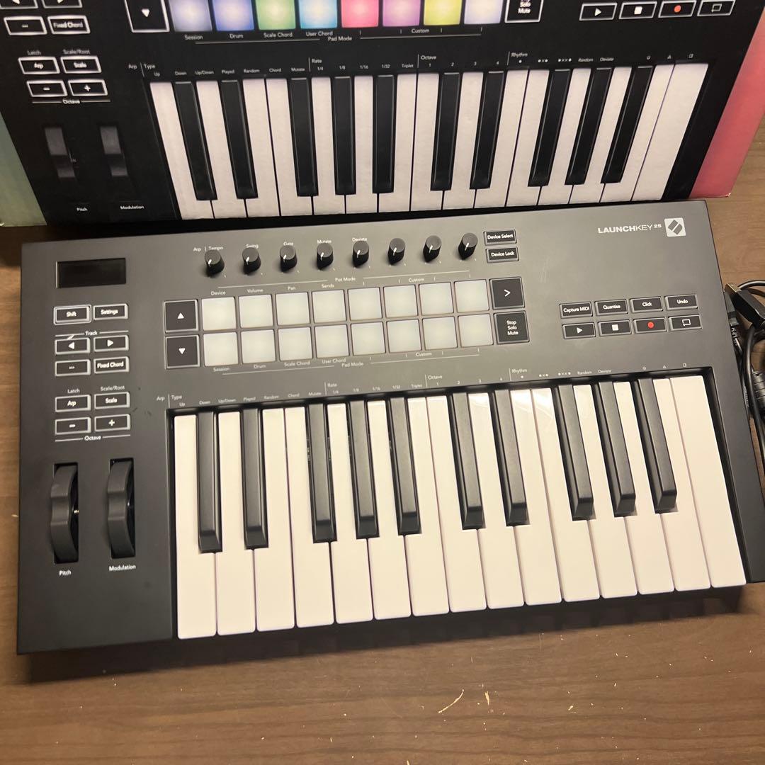 Novation Launchkey 25 Mk3 MIDIキーボード
