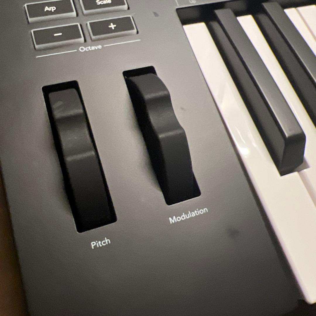 Novation Launchkey 25 Mk3 MIDIキーボード
