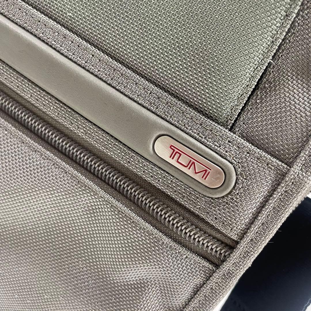 トゥミ　TUMI ビジネス旅行バッグ　希少品　大谷用　グレー　ショルダーバッグ