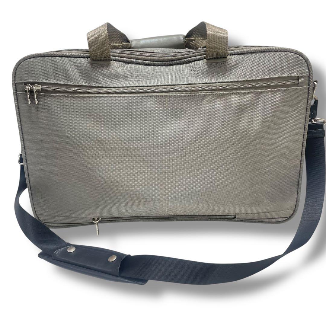 トゥミ　TUMI ビジネス旅行バッグ　希少品　大谷用　グレー　ショルダーバッグ