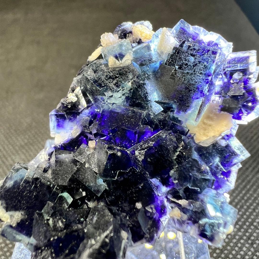 内モンゴル産　プレート型　パープルゾーニング　ライトブルーフローライト