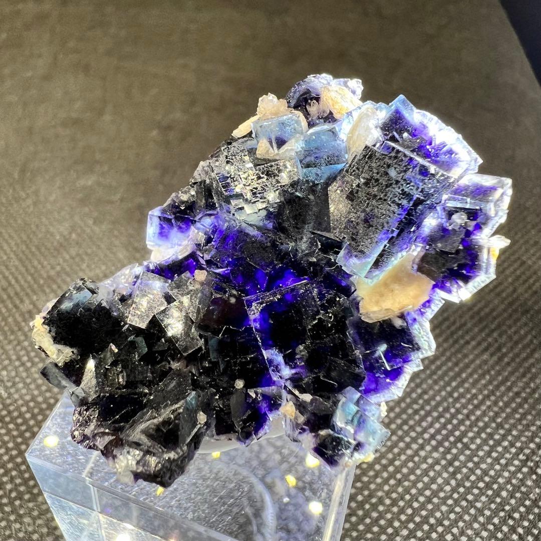 内モンゴル産　プレート型　パープルゾーニング　ライトブルーフローライト