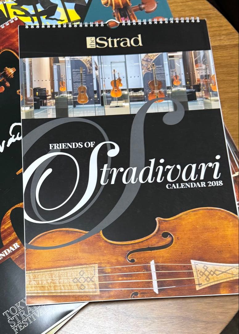 チェロ　ヴァイオリン　ヴィオラ　弦楽器　Strad カレンダー 12冊