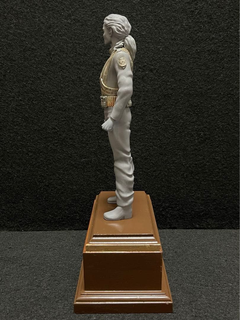 MICHAEL JACKSON マイケル・ジャクソン フィギュア　木製台座付き